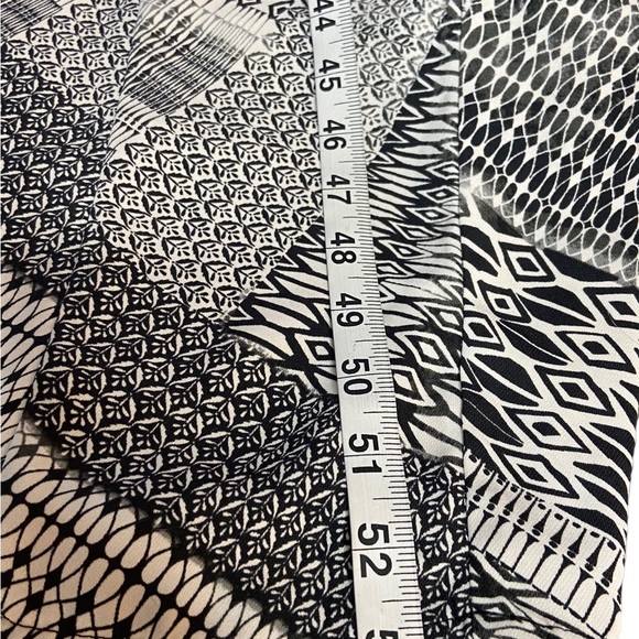 Jessica Simpson Size Small black and white Boho jumper with wide legs - Picture 11 of 12